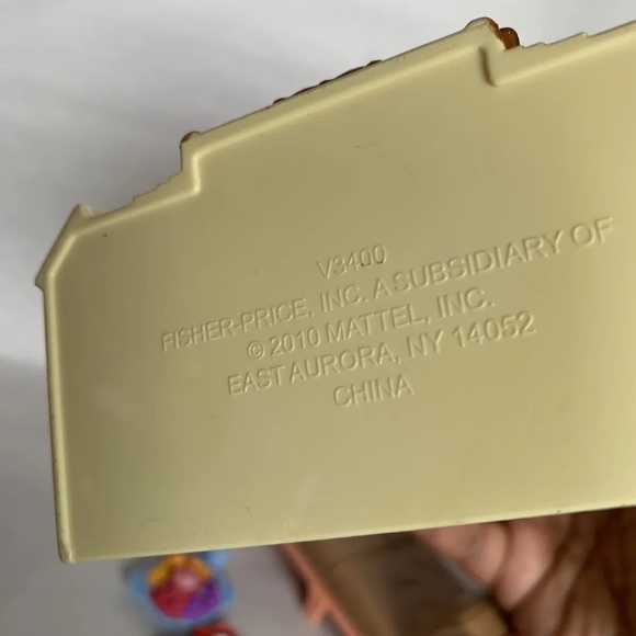 Fisher Price Loving Family Dollhouse 2 in 1 Seasonal Room Christmas Furniture - Picture 6 of 6